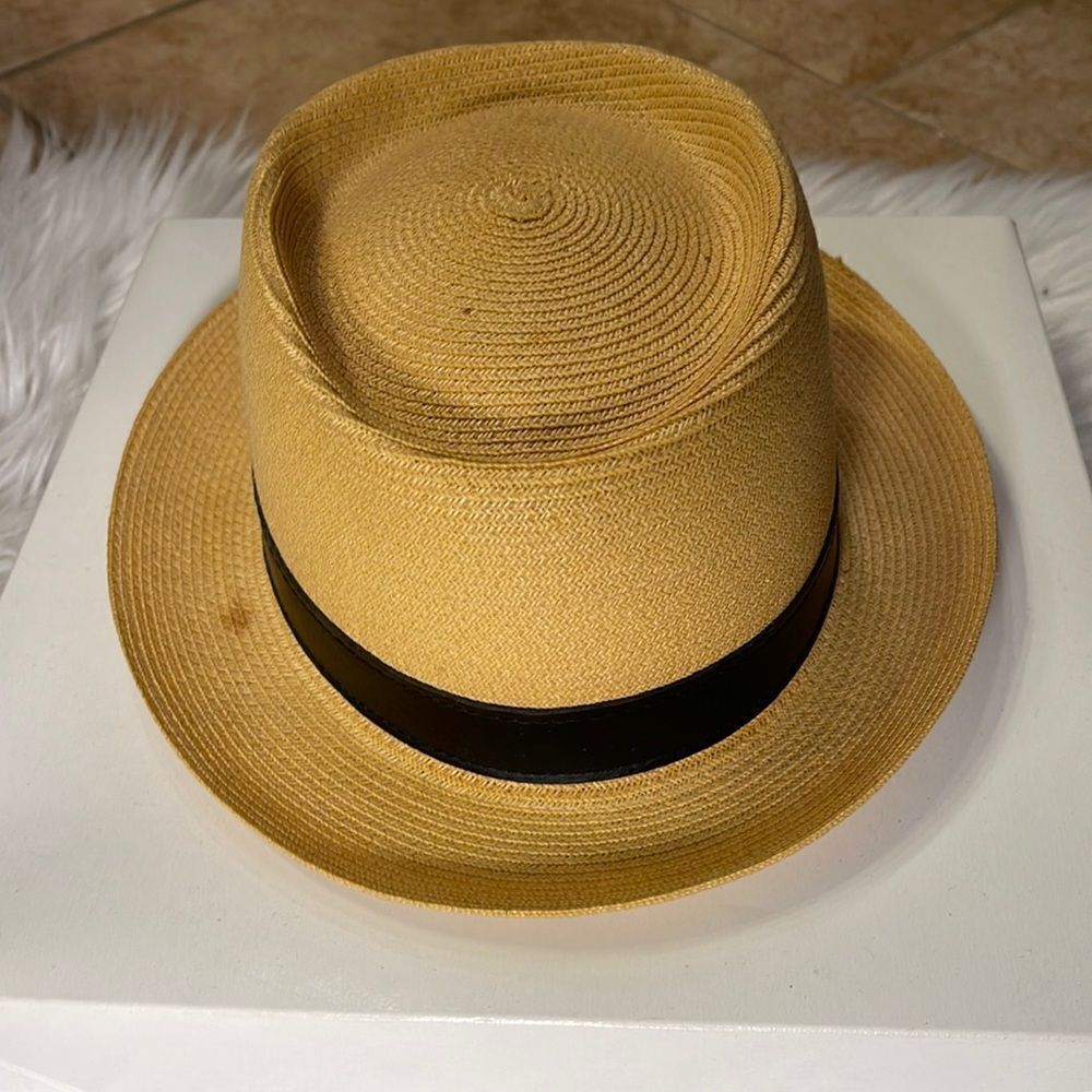 Tan/black straw dress/casual hat